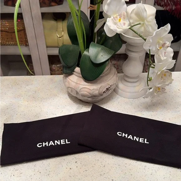 CHANEL Turquoise & Black Sneakers 👟 - Picture 7 of 8